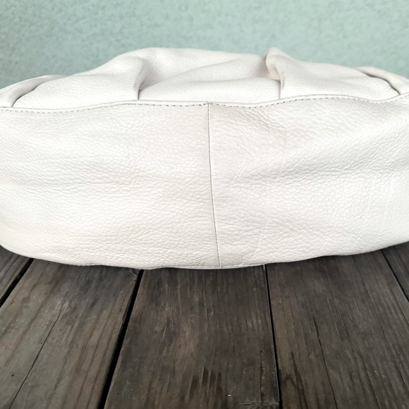 Stunning GUCCI Ivory Pebbled Calfskin Icon Bit Medium Shoulder Bag (EUC) - Picture 4 of 15